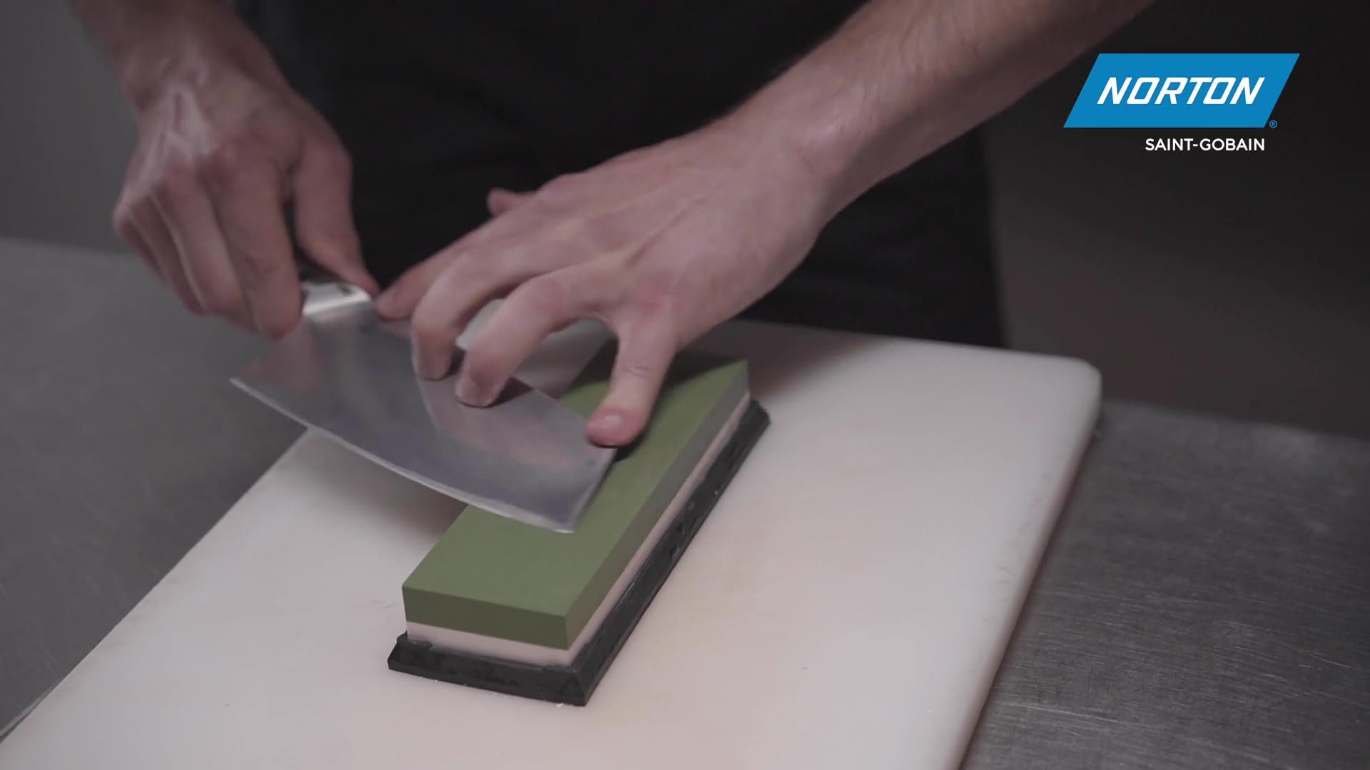 Pierre à aiguiser lames et couteaux NORTON 2 en 1 (3000/8000). Aiguiseur de Couteau cuisine/Professionnel/Pierre à Affûter Double-Face avec Base en Silicone Antidérapant