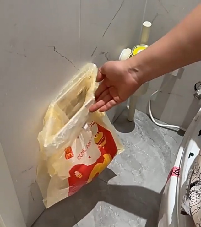 Image of 2 Pcs Collapsible Plastic Trash Bag Holder, Kitchen Cabinet Door, Garbage Bag Holder Under Sink, White, Plastic, 5 Gallon, Rectangular, Indoor /Outdoor, Adjustable, No Lid, Trash Can