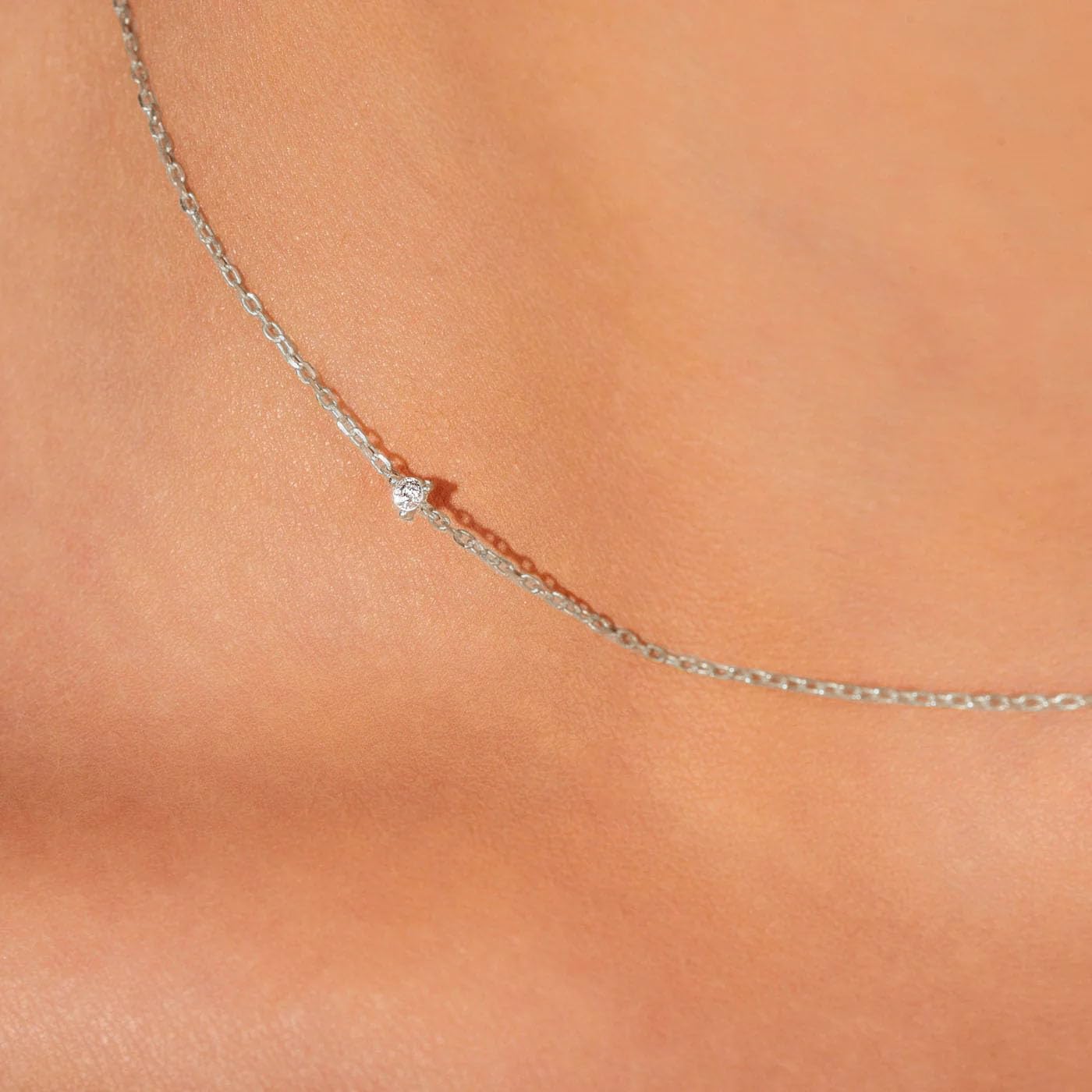 Elegante 14 Karat 585 Echtgold Diamant Weißgold Choker Halskette - Minimalistischer Zarter Kropfband mit Doppelseitigem 0,025 Karat Diamant Anhänger, Perfekt für Damen