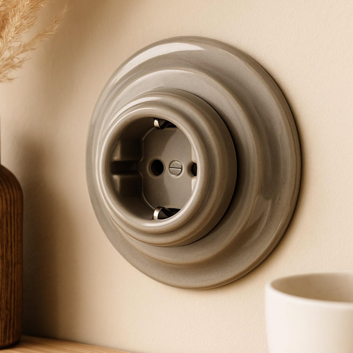 Podtynkowe gniazdko porcelanowe retro, All-in-One, seria PR1, jasnoszare