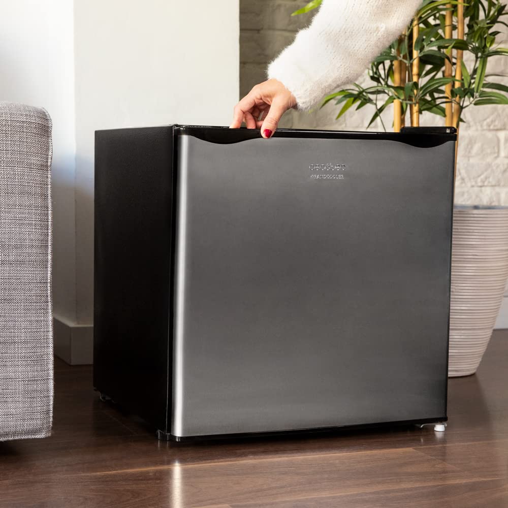 Cecotec Minikühlschrank GrandCooler 20000 SilentCompress Inox E. 46 Liter Volumen, kleines Gefrierfach, umkehrbare Tür, Energieklasse E und Edelstahl-Design für die Lagerung von Lebensmitteln