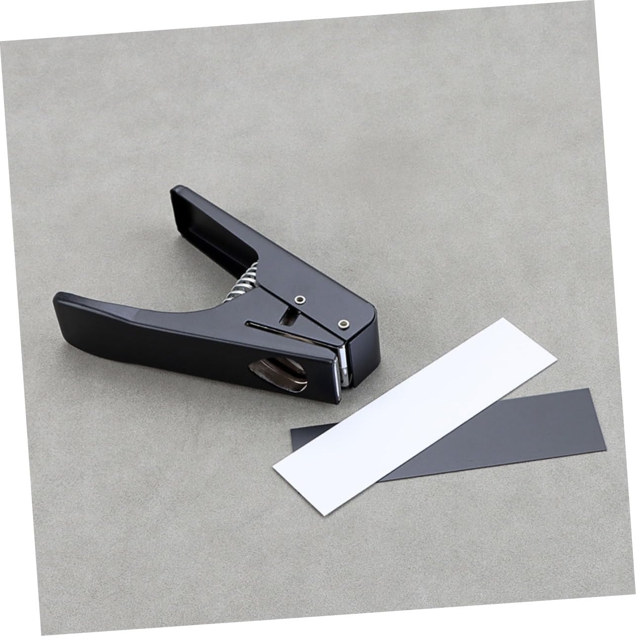 Perforatore per Plettri per Chitarra Nero, Gadget Portatile | Metallo e Plastica, per Bricolage e Produzione Professionale, Formato Compatto Foro Dedicato