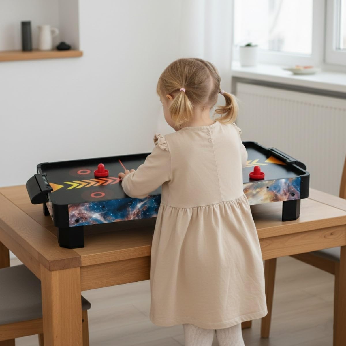 Airhockeytisch für Kinder ab 6 Jahre, Airhockey Game für Tisch mit Gebläse/Motor, Air Hockey Table Top Tischauflage für 2 Spieler inkl. 4x Pusher, 4x Pucks, Torzähler, Zero-G Battle 102x52x20 cm