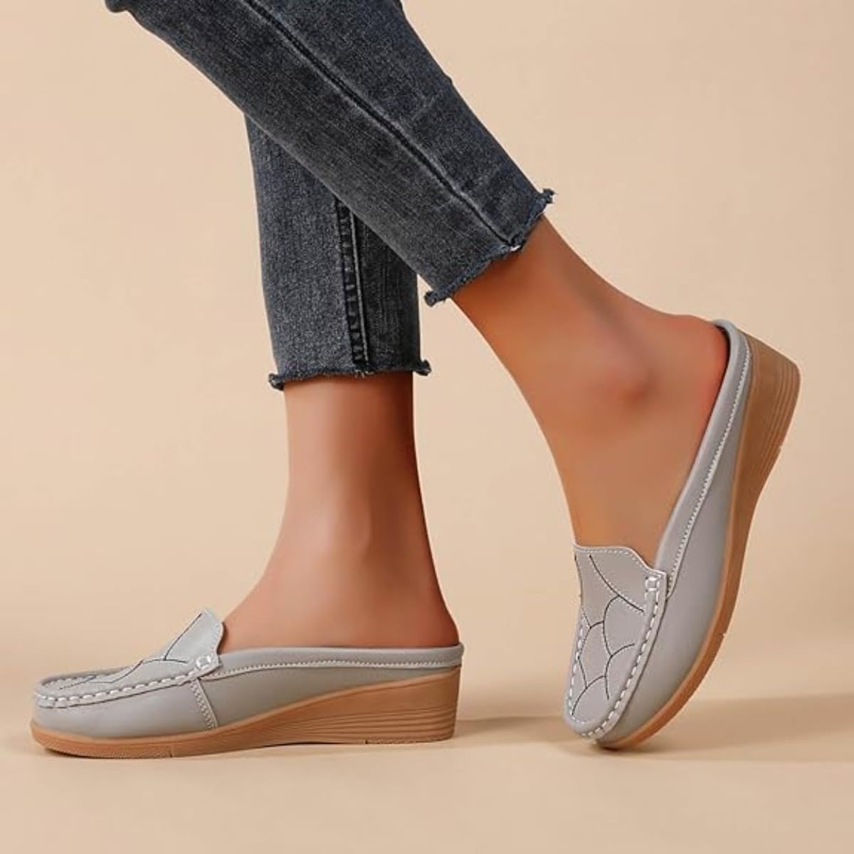 Damen-Slipper aus Leder, Keilabsatz, rückenfrei