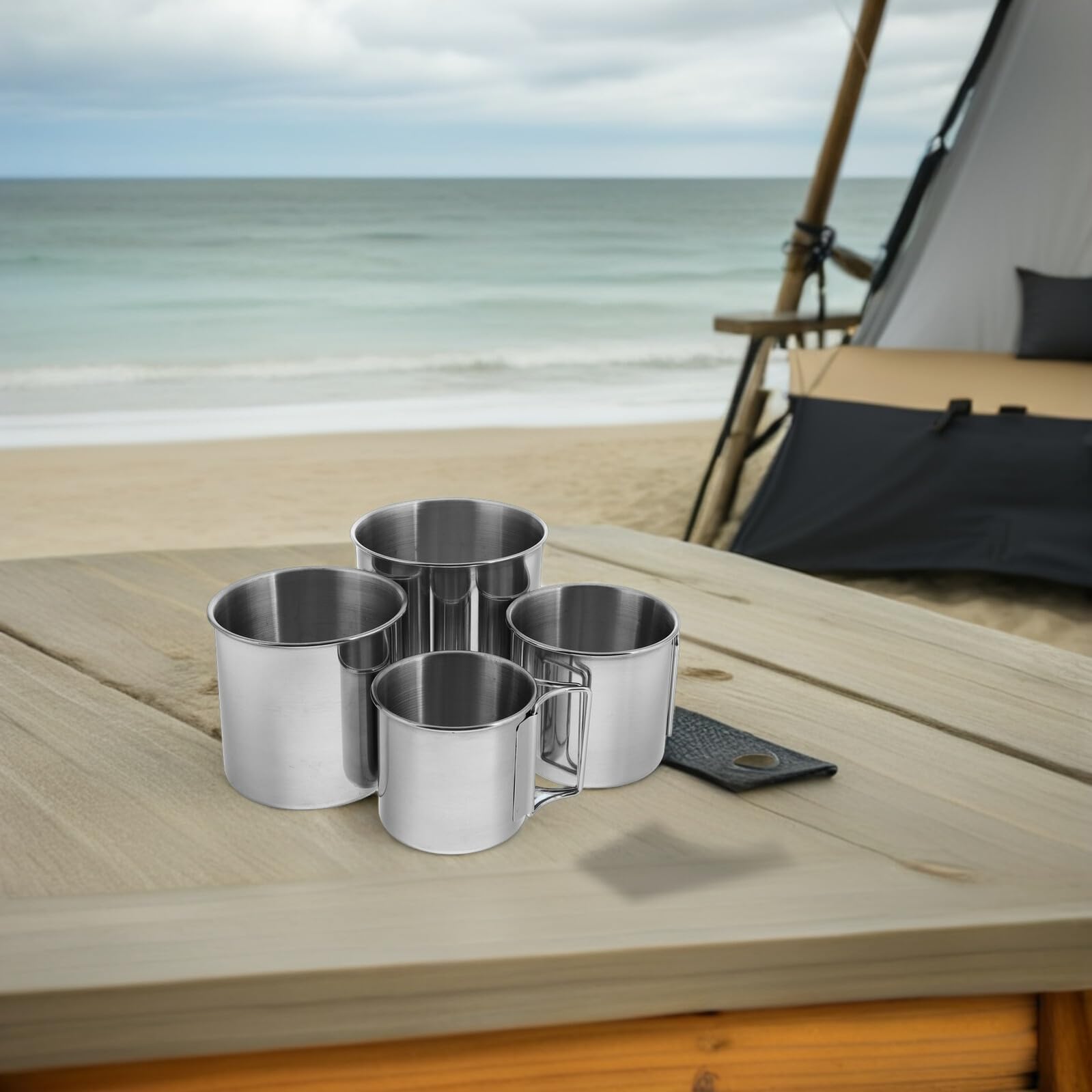 4 Stück Teiliges Faltbares Campingbecher Set aus Platzsparend mit Klappbaren Griffen Langlebig und Multifunktional für Outdoor Reisen Grillen Geeignet für Bier und Tee