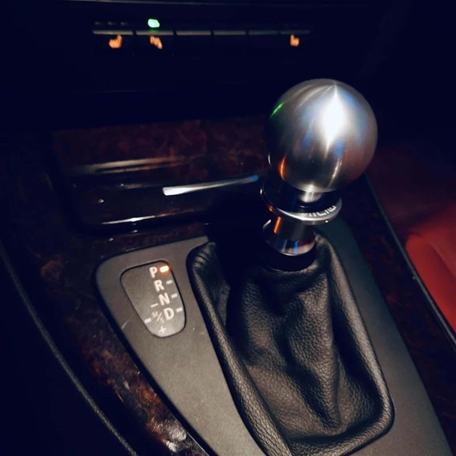 Pomello del cambio per auto a 5/6 velocà Testa del cambio in pelle HandBall per BMW Serie 1.3 E81E82 E90 E91 E92 Leva del cambio Logo personalizzato  34
