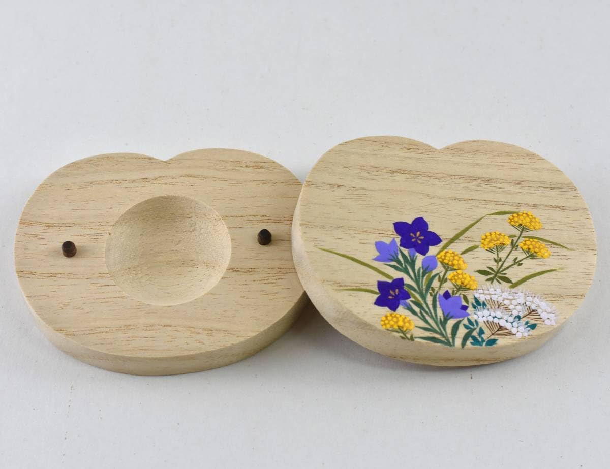 【新品】茶道具 香合 香合 団扇形 秋草 秀甫作 Amazon.co.jp: △楠廸庵△茶道具 香合 辻秀甫作 秋草桐団扇香合