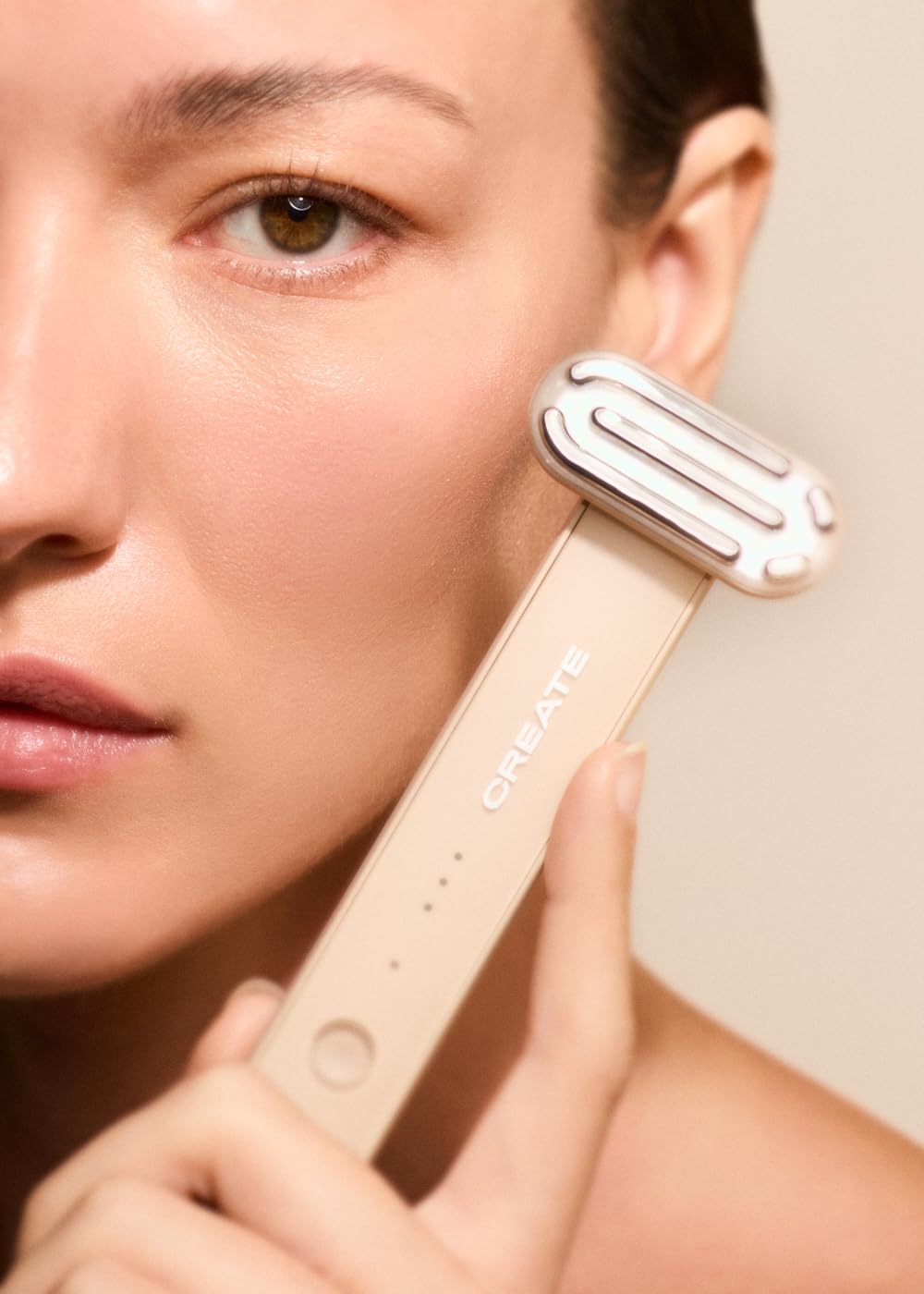 CREATE/SKIN CARE LED WAND 4 in 1/4-in-1-LED-Gesichtsbehandlungsstab Sand/EMS-Technologie und Wärmefunktion, 3 Gesichtsbehandlungen, 90°-Kopfdrehung, Edelstahlkopf, 1,5W