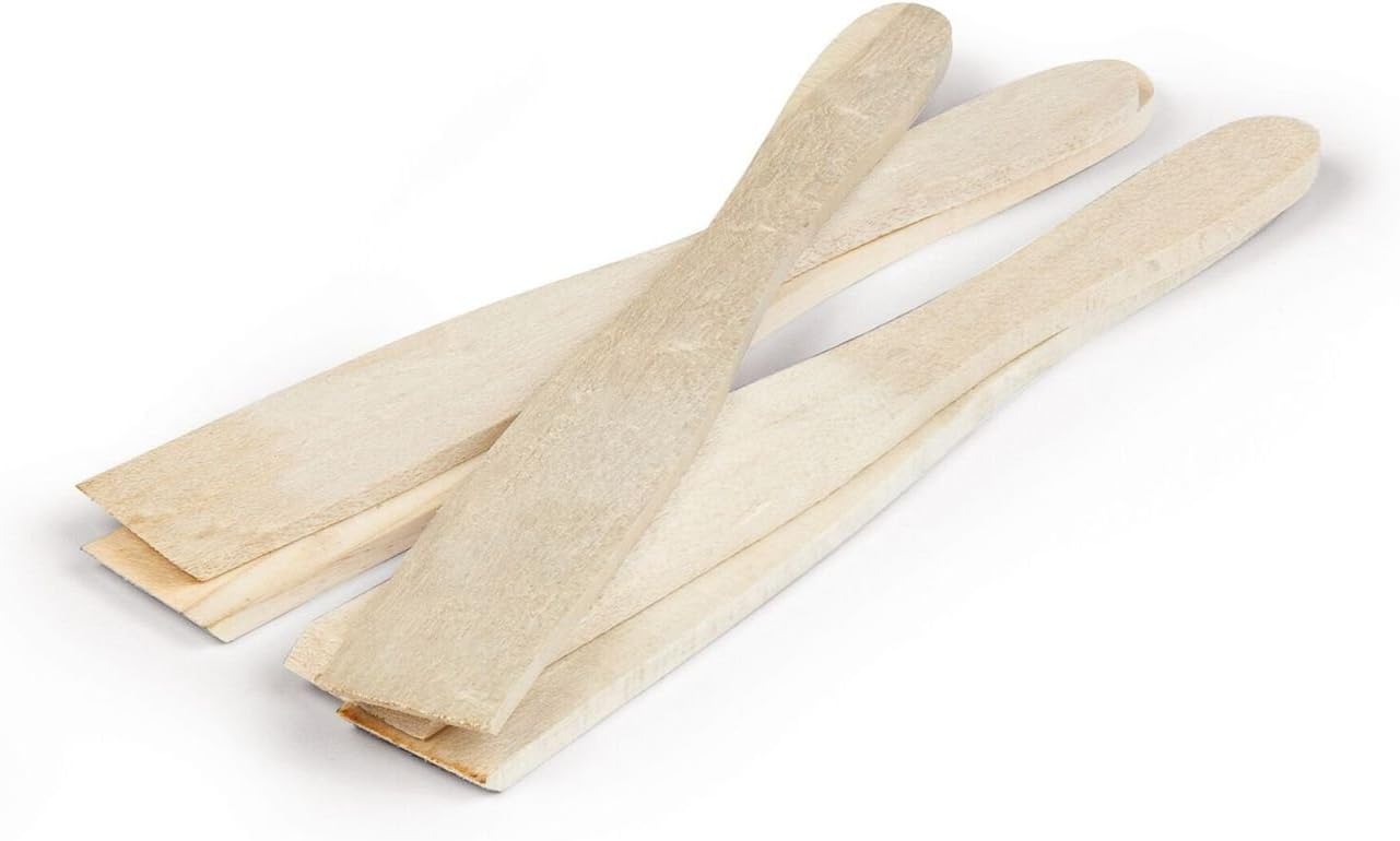 Set of wooden spatulas included with the DOMO Mini-Wok/Crêpe Maker