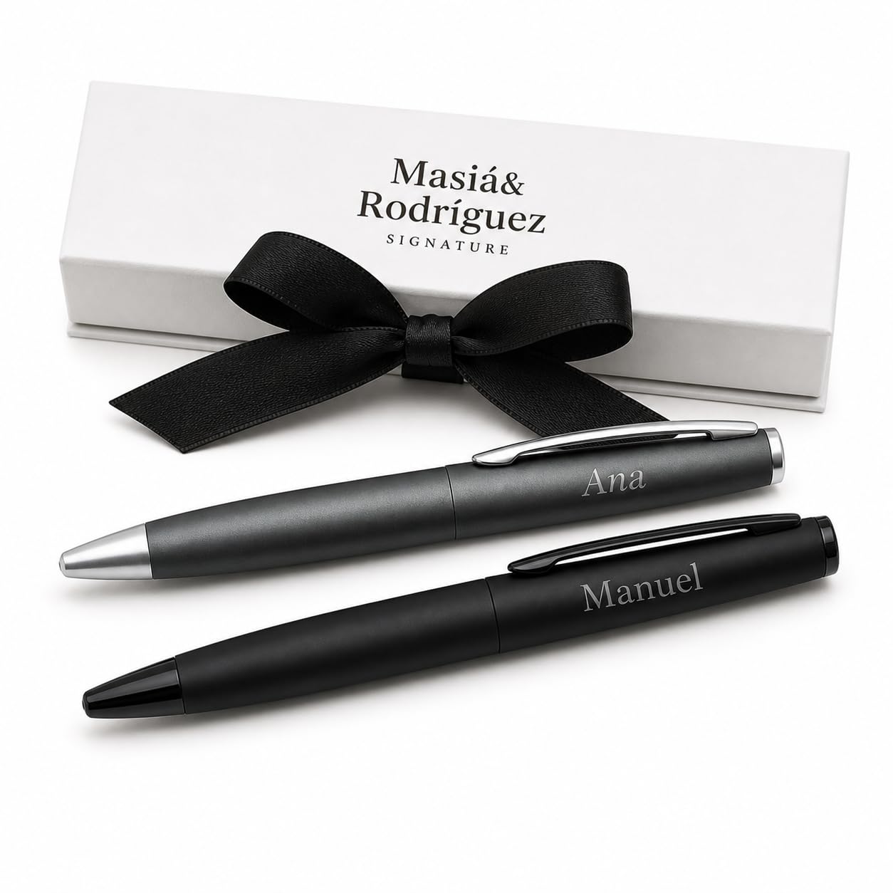 M&R - Set de 2 Bolígrafos Personalizados Grabados con Nombre - Bolígrafo de Metal Elegante - Regalo Original para Cumpleaños, Oficina o Empresa