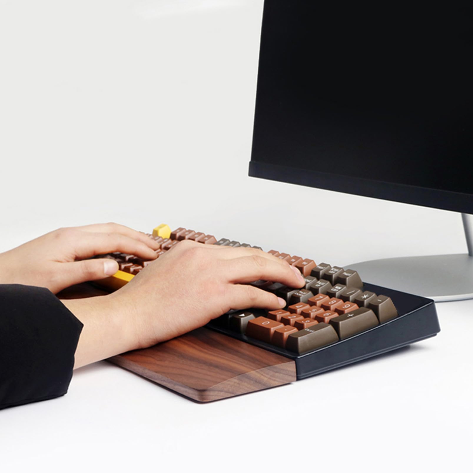 KOMBIUDA Ergonomische Handgelenkauflage aus Walnussholz und Feiner Verarbeitung 440x80mm mit Natürlicher Maserung für Komfortables Arbeiten Am Computer