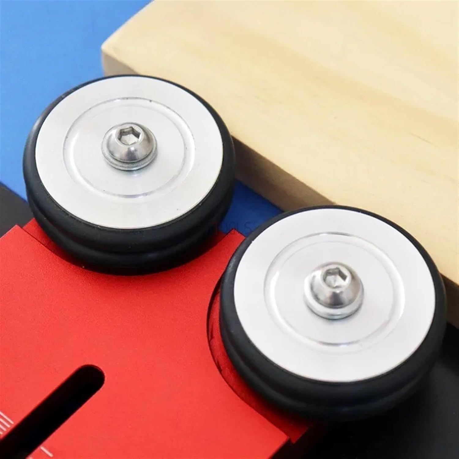 AVIMYA Adjustable Thin Rip Jig Table Saw Jig Woodworking Tool for Making Repetitive Narrow Strip Cuts for Router Tables and Band Saws (Color : Red, Size : 1pc)