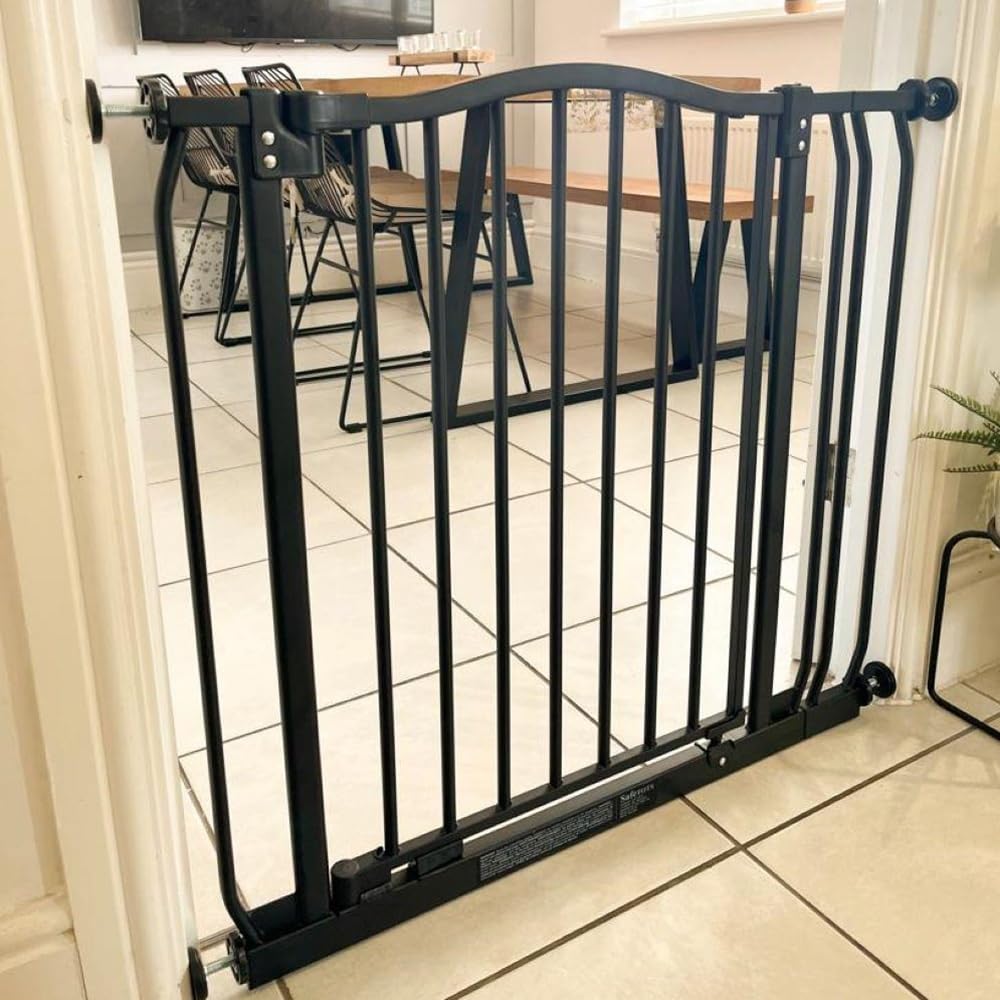 Bettacare Curved Top Dog Gate, 161cm - 170cm, Matt Black, Pressure Fit Pet Gate for Puppy and Dog, Easy Installation — view 8