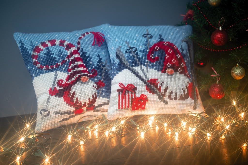 VERVACO Punto De Cruz Kit Cojin Decorativo DUENDE DE NAVIDAD EN ESQUÍ Manualidades Adultos Decoracion Bordar Kit Principiantes Completo DIY Bordado Creativo Regalo ca. 40x40 cm Cross Stitch