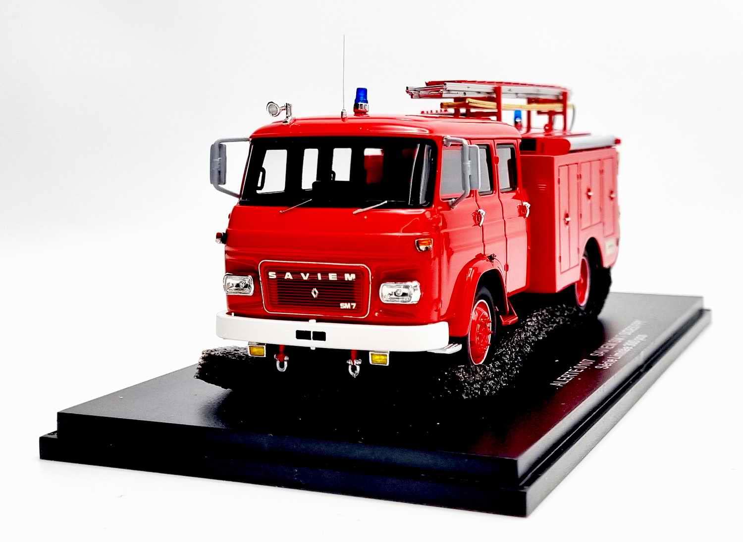 Camion de Sapeurs Pompiers SAVIEM SM7 Sides FPT 1975 1/43 Véhicule de Collection Miniature de Collection 1/43