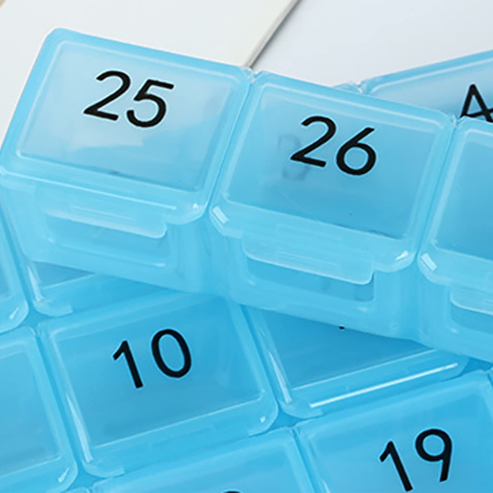 Pilulier Semainier 31 Compartiments Pilulier Mensuel 31 Capsules de Médicaments Pop Out Boîte à Medicaments Design Unique,Blue