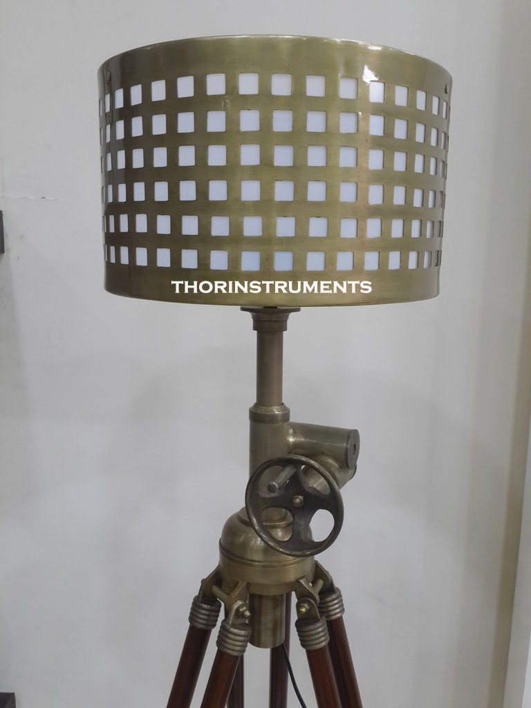 DEMODE購入 ヴィンテージ フロアランプ 真鍮×木製 アンティーク シェード フランス製アンティークフロアランプ｜繊細な真鍮装飾×1910年代