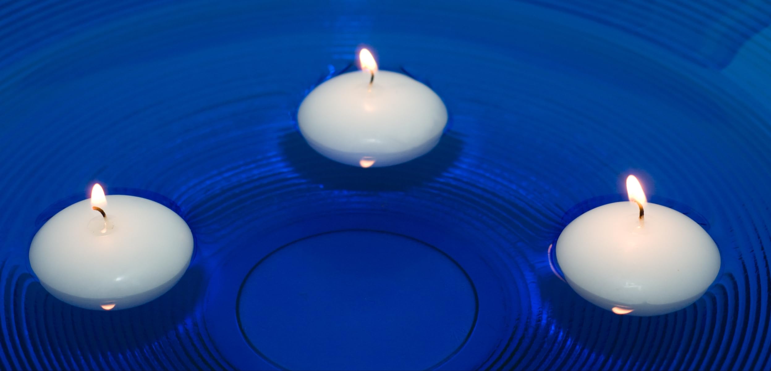 D'light Online Mittelgroße Schwimmkerzen, 7,5 cm, Großpackung für Veranstaltungen, Schwimmkerzen für Hochzeiten, Spa, Heimdekoration, besondere Anlässe und Urlaubsdekoration (Set mit 96 Stück, weiß)