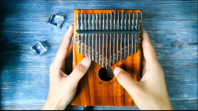 Kalimba 17 Tasti In Acacia Con Pickup – Strumento Elettrico, Custodia E Martello Accordatore Inclusi