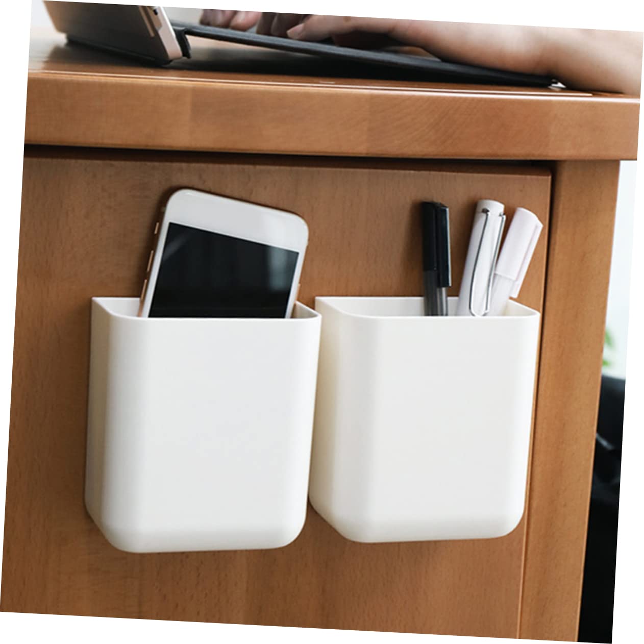 Set di 2 supporti per telecomandi da parete in plastica bianca adesiva per casa e ufficio, multiuso, per telecomandi TV e telefoni