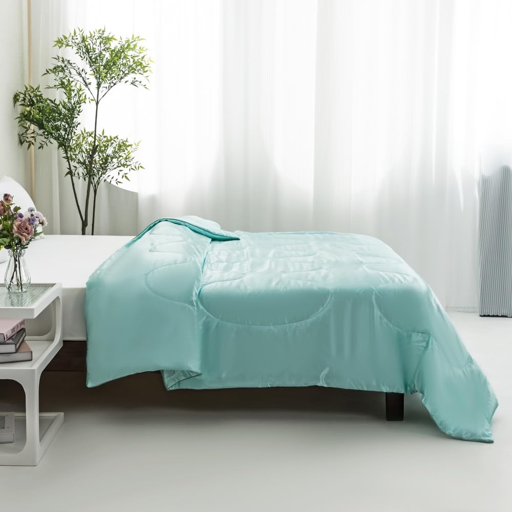 Mateju Silk Satin Coverless Duvet for Summer King Double Single,Cool Quilt Blanket Cosy and Lightweight Quilt, Soft and Comfortable Duvet Ideal for Bedspreads Throw (Blue,220x260cm)