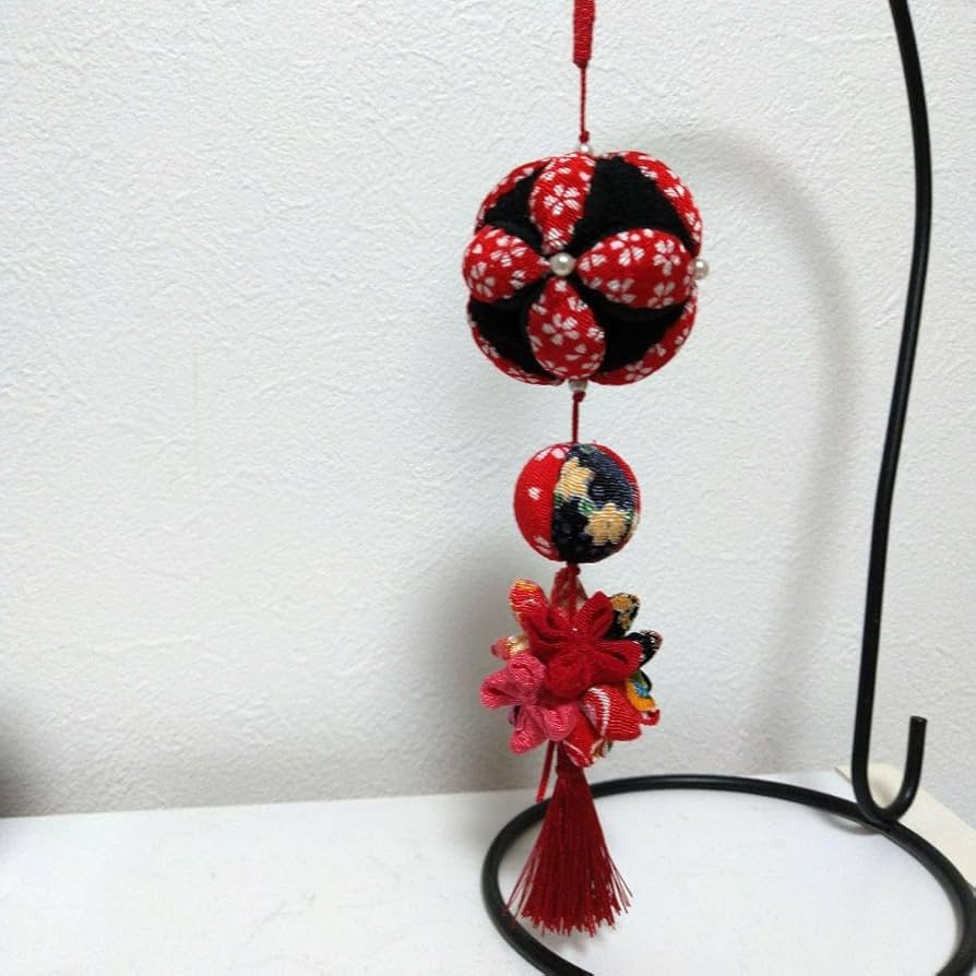 Amazon.co.jp: 吊るし飾り ちりめん細工 七宝鞠 : おもちゃ