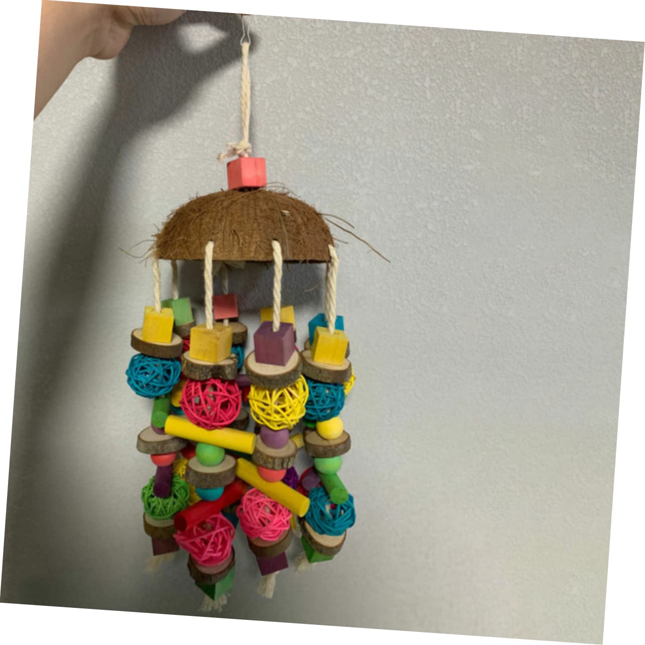 minkissy 2 Piezas de Juguetes Colgantes de forrajeo para pájaros para cacatúas, Soporte de Perca de pájaros, Juguete de búsqueda para Loros, periquitos, Juguetes para Jaula, Cono de de Madera