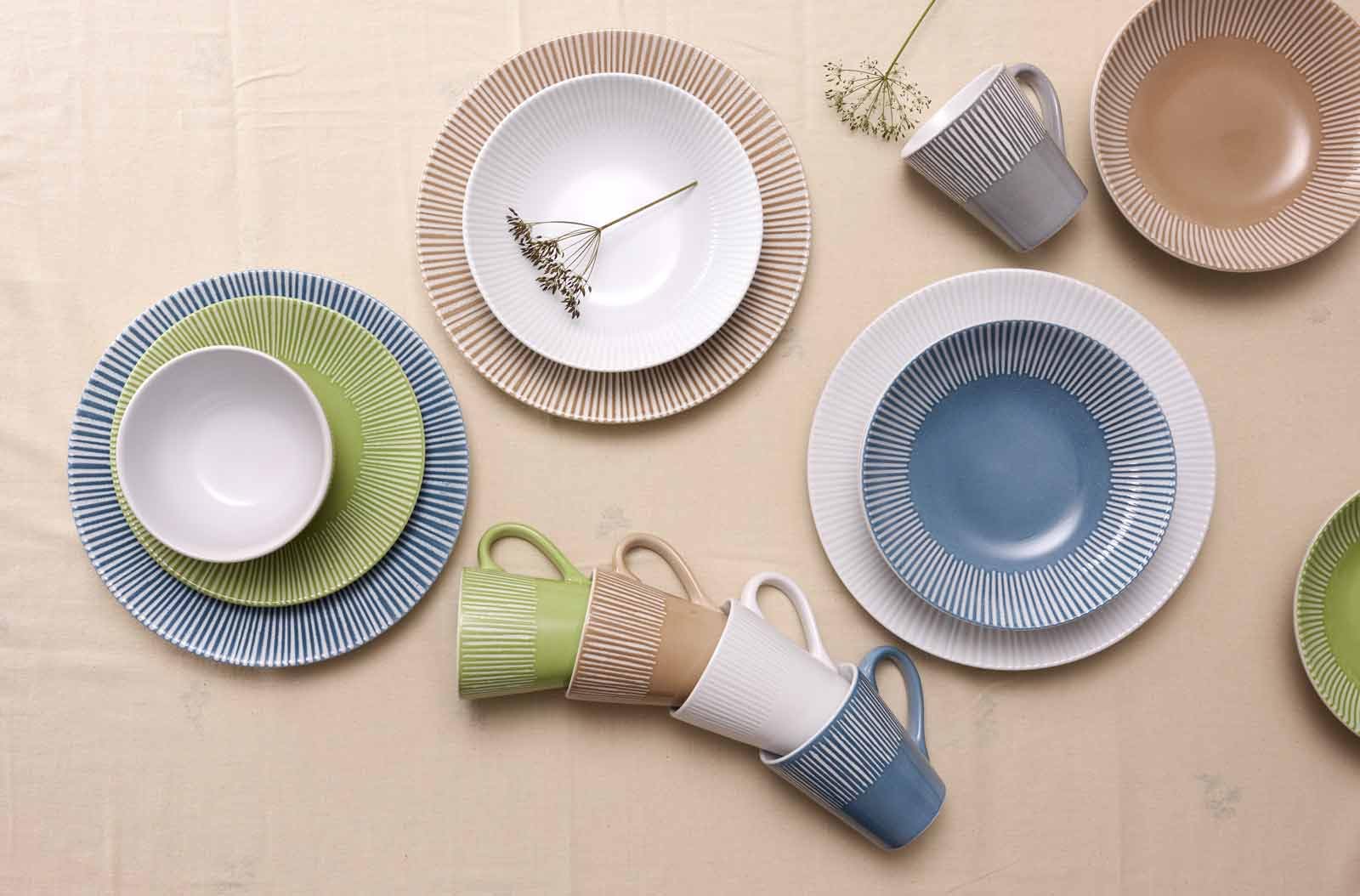 Ritzenhoff & Breker Banda Frühstücks-Set 18-teilig, Teller (21 cm) Schalen (14 cm) und Becher (315 ml) mit Streifen-Relief, Minimalistisches Geschirr in Coupe-Form, Spülmaschinenfest, Steingut, Blau
