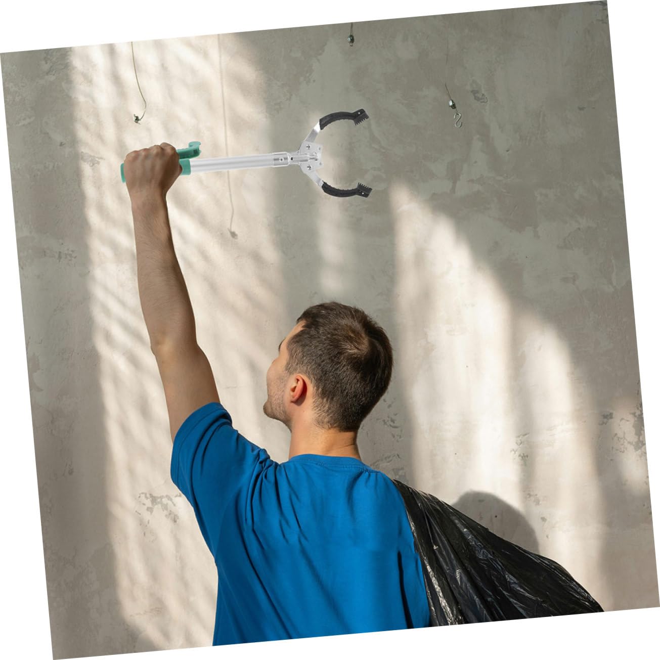 KOMBIUDA Müllgreifer zum Greifen und Aufheben aus Kunststoff 2 Stück-pack mit Ergonomischem Griff und Kurzem Greifwerkzeug Leicht und Handlich für Büros und Reinigung