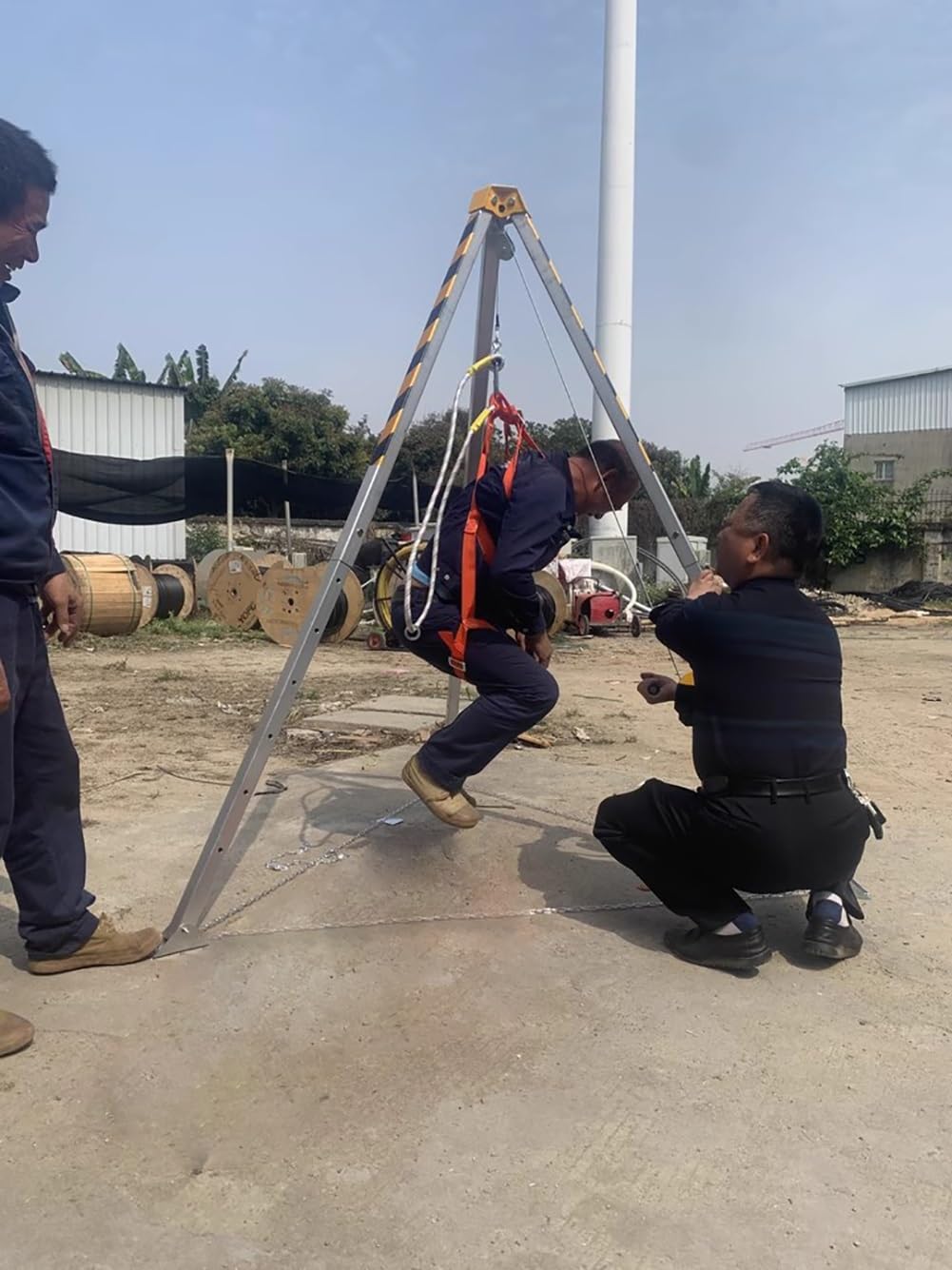 Trípode de rescate Trípode de rescate para espacios confinados con patas de 2,1 m y cabrestante, kit de trípode de aluminio para espacios cerrados, trípode de seguridad de rescate plegable(1800LBS Win