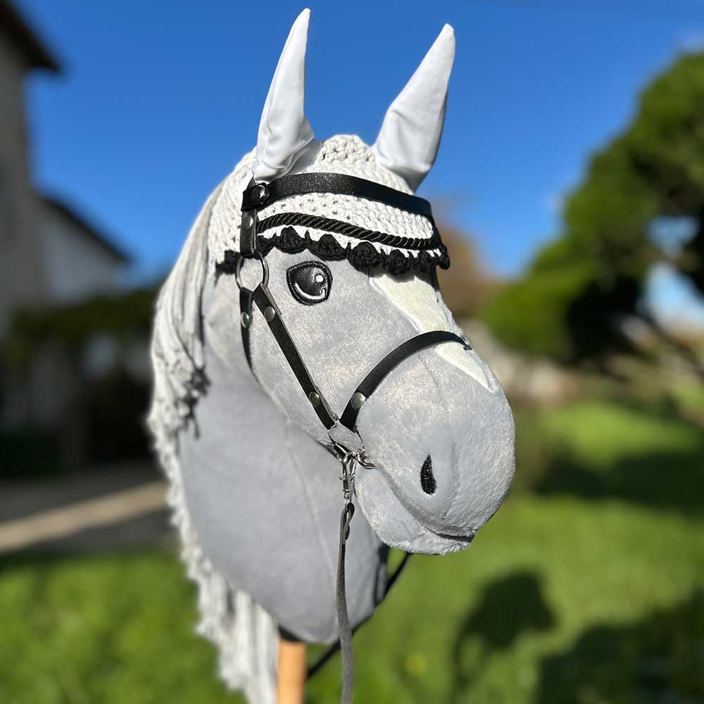 Hobby Horse en Paardenstok Zwart-Wit accessoireset: Zwart Moumoute Halster met Lanyard Zwarte Deken Zwarte Vliegenmuts