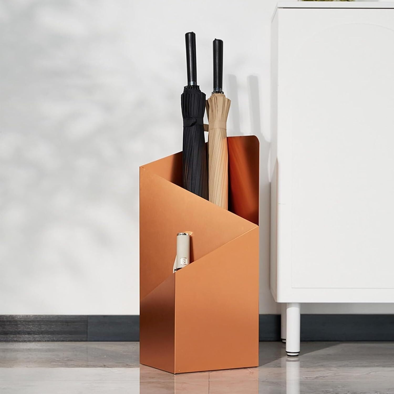 GHHVFEC Geometric Metal Umbrella Stand, Freestanding Indoor Holder with Water Tray, Decorative Entryway Umbrella Storage Rack for Home and Office