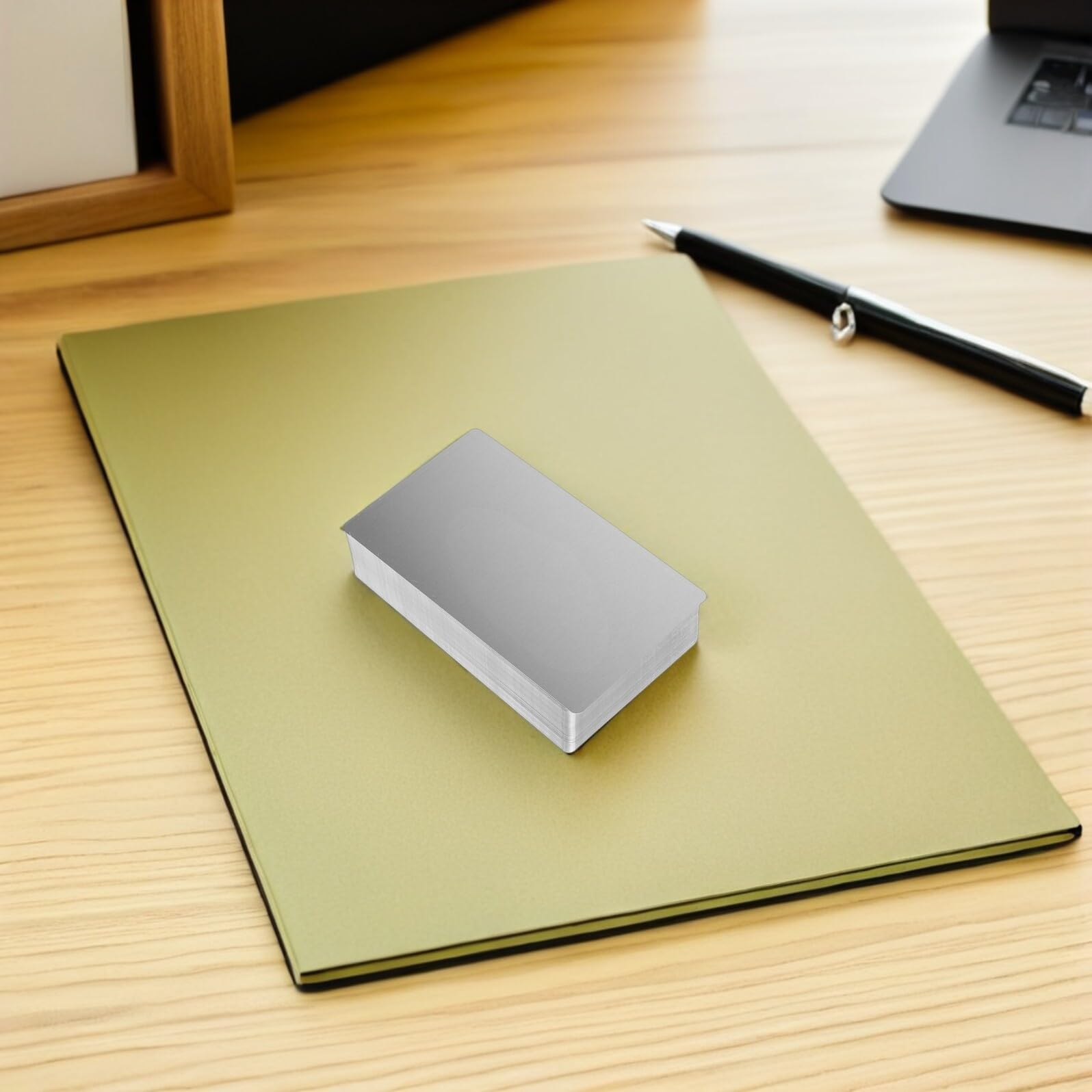 DOITOOL 200 Placas de Aluminio en Blanco para Tarjetas de Visita Grabado Láser de Precisión, Aleación de Aluminio Plata, Ideales para Profesionales de Oficina y Aficionados al Grabado