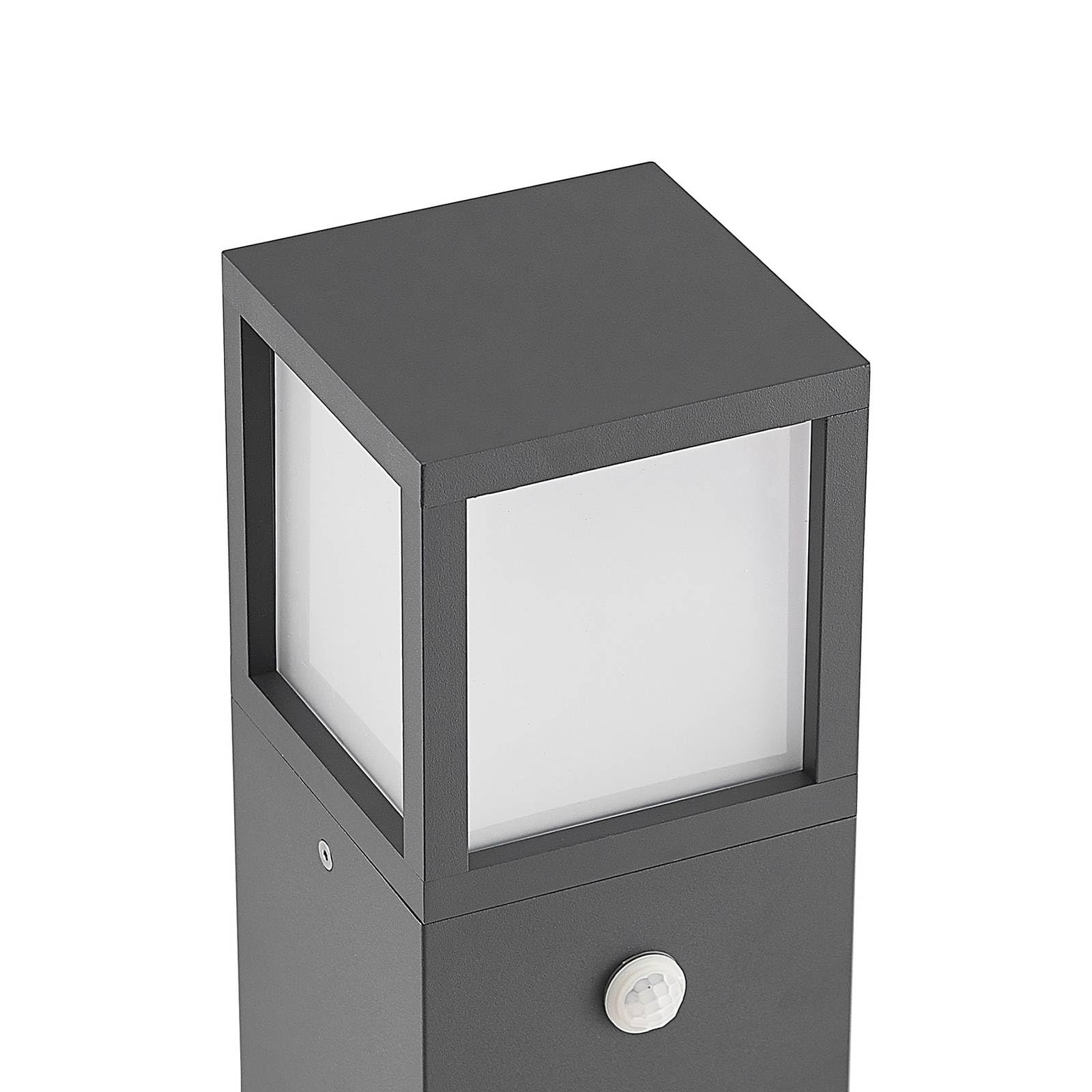 Lucande LED Außenleuchte Dewari mit Bewegungsmelder (spritzwassergeschützt (Modern) in Alu aus Aluminium (1 flammig,) - Wegeleuchte Pollerleuchte Wegelampe Sockelleuchte