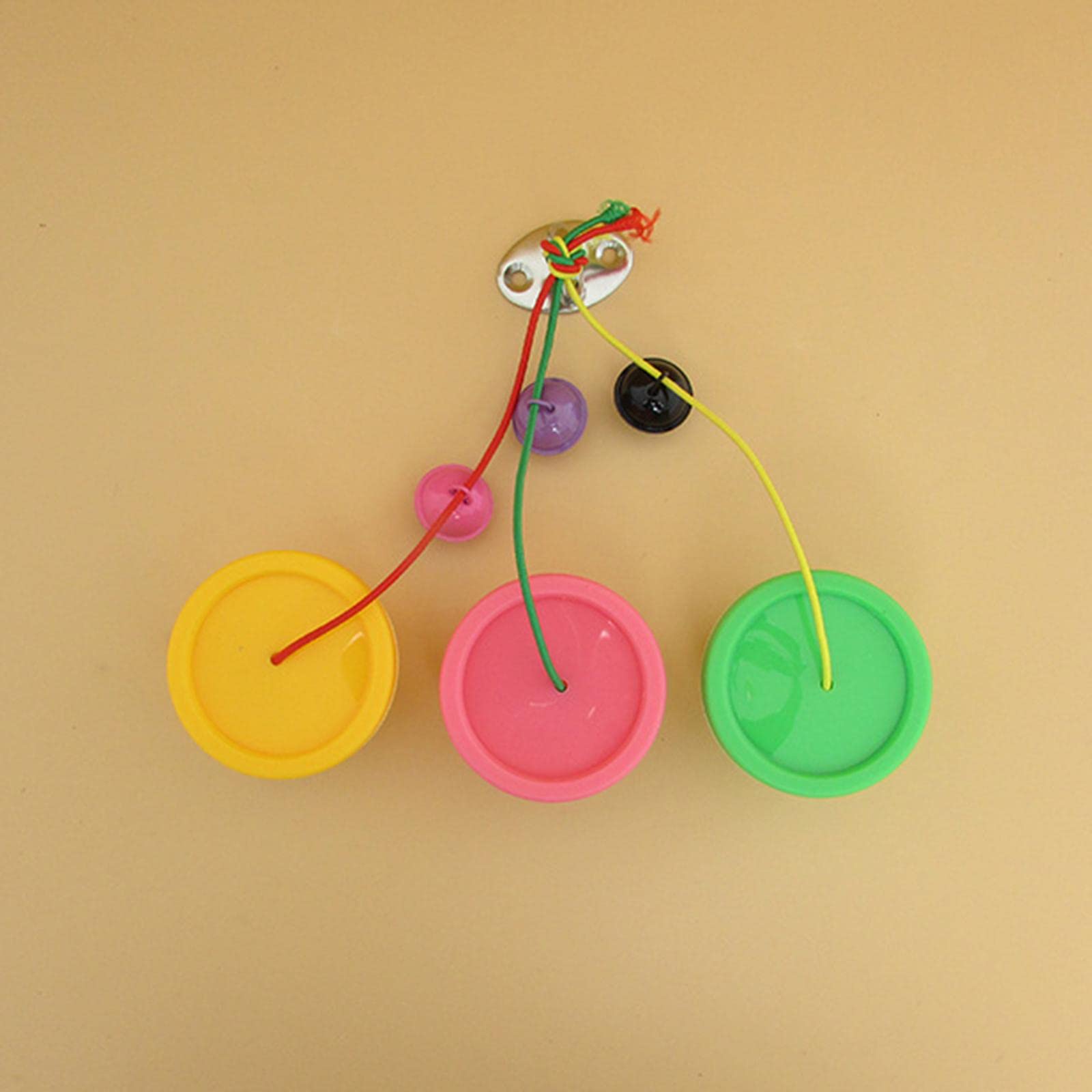 Ensemble D'Accessoires pour Tableau D'Activités avec Bouchons de Bouteilles Aux Couleurs Vives pour Exercer Le Contrôle Des Mains et La Motricité Fine, 6 pièces