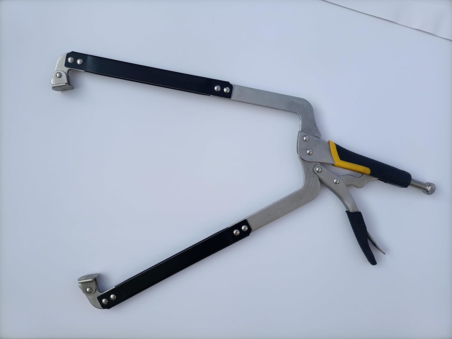 Xiao & Dao Pro Locking C-Clamp with Swivel Pads ,22 inch (560mm) for Woodworking ,Welding ,Repairing ,Installation . 1PC