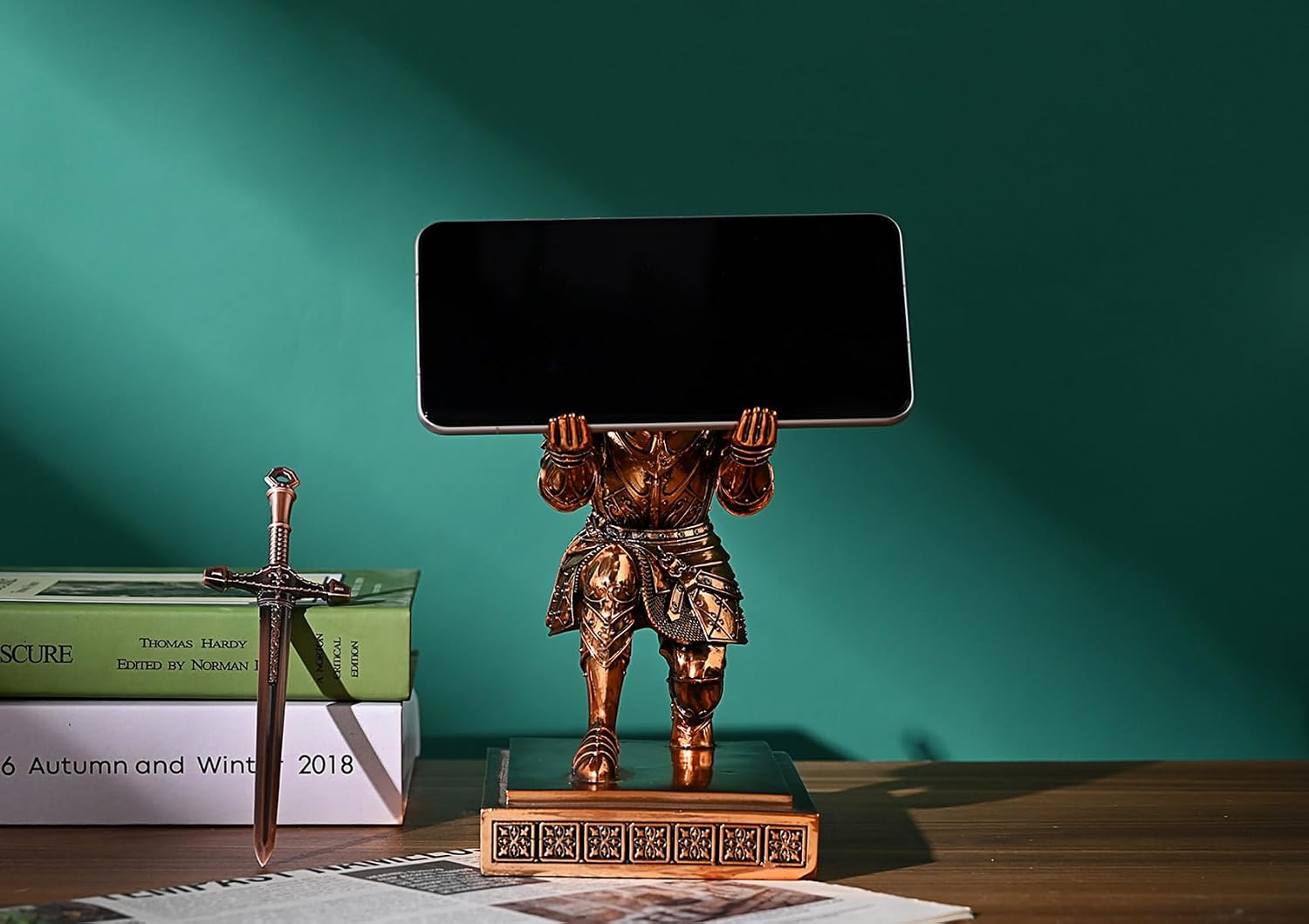 King's Guard Knight Pen Holder Pen Stand Desk Organizers and Accessories Resin Pencil Holder as Gift for Office and Home (Copper(Plating))