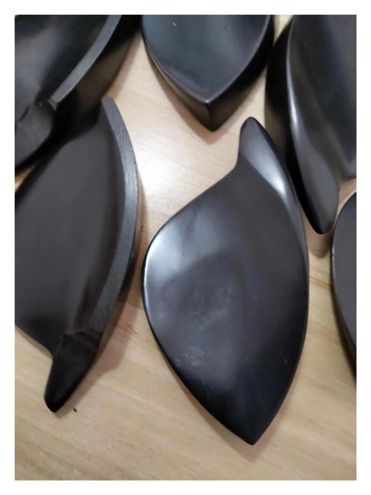 Mentonnière for violon en ébène noir, 10 pièces, 4/4, sans trous percés