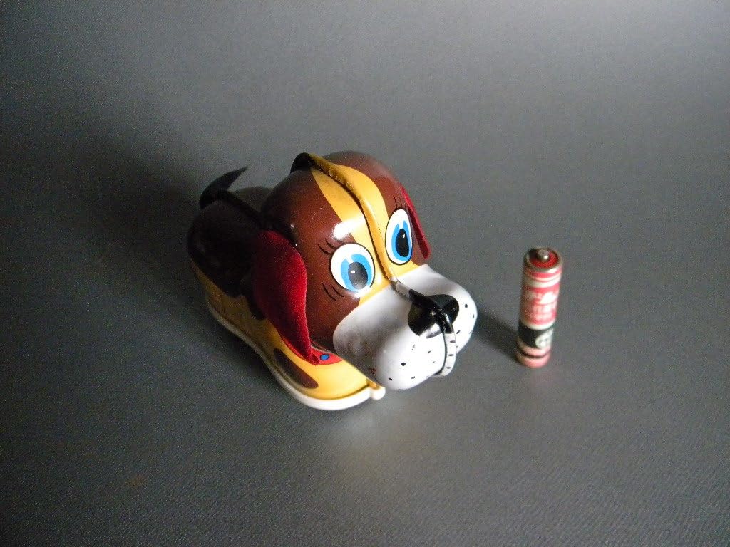 犬のブリキゼンマイ玩具 WHIRLING TAIL DOG