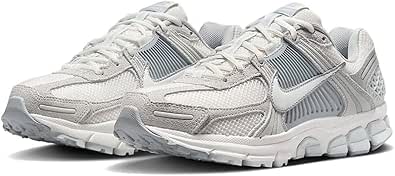 NIKE(ナイキ) ズーム ボメロ 5 W Zoom Vomero 5 ピュアプラチナム/プラチナムティント/ウルフグレー/サミットホワイト HQ0458-001