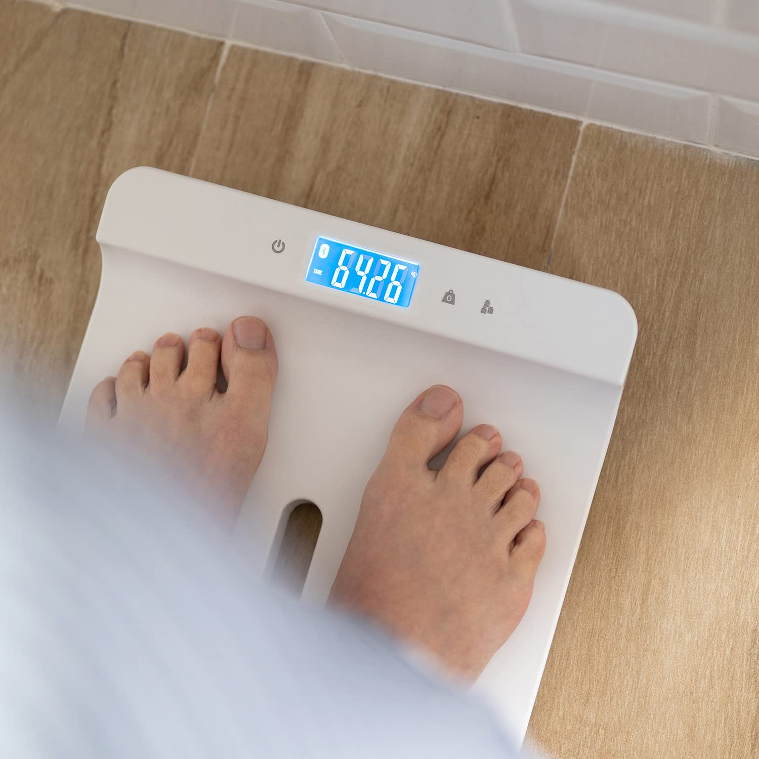 Suavinex, Bilancia Digitale per Neonati e Adulti di ottima precisione, da utilizzare dalla nascita all'età adulta: da 1 kg a 100 kg, Con vassoio della pesata rimovibile