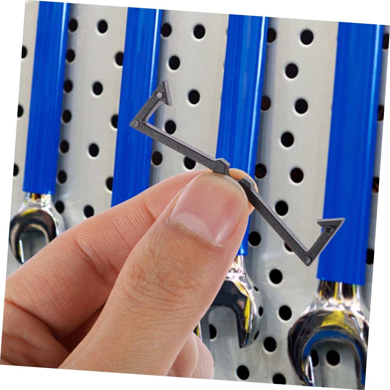 Milisten 50pcs Peg Board Locking Hooks Easy Install Plastic Peg Board Hardware Secure for Accessories