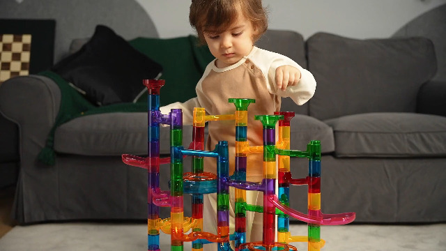 JOYIN Marble Rush 137 Pièces – Circuit De Billes STEM – Pistes Transparentes Et Billes Phosphorescentes – Dès 4 Ans