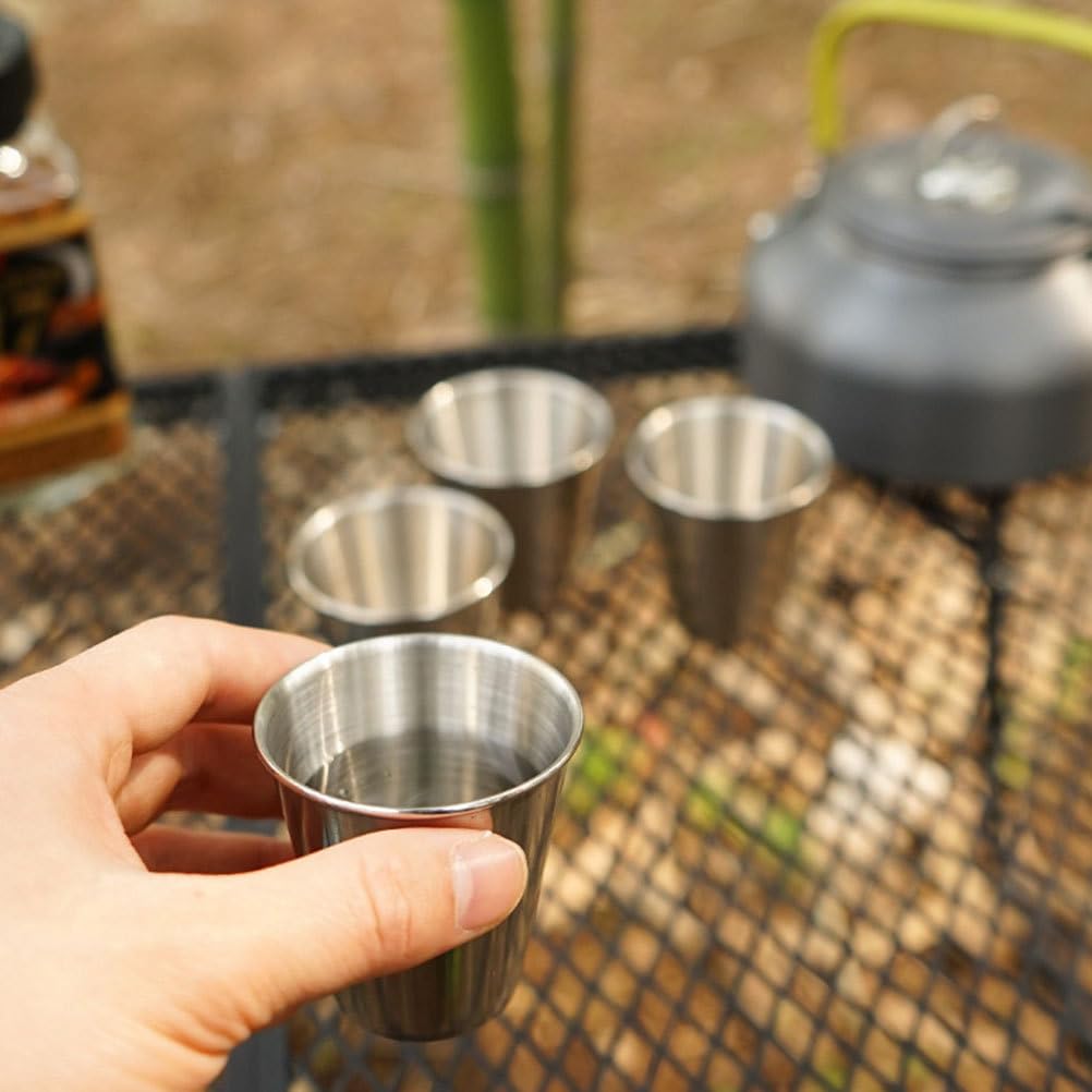 Amosfun Edelstahl Schnapsbecher 50Ml Set 4 Stück Kleine Tragbare Weingläser Für Camping Outdoor Mit Aufbewahrungstasche Stapelbar Geruchsfreie Trinkbecher