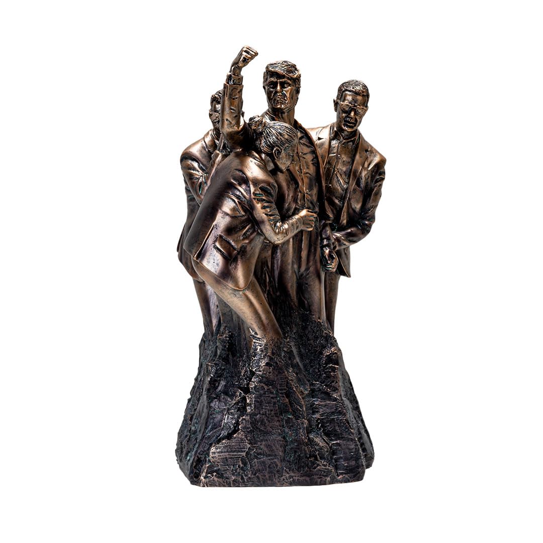 Pacific Giftware Trump Fight, Kunstharz-Figur, detailreich, Bronze-Finish, zeigt ikonischen Moment, Sammlerstück mit amerikanischer Flagge, patriotische Trump-Statue für Heimdekoration und Geschenk