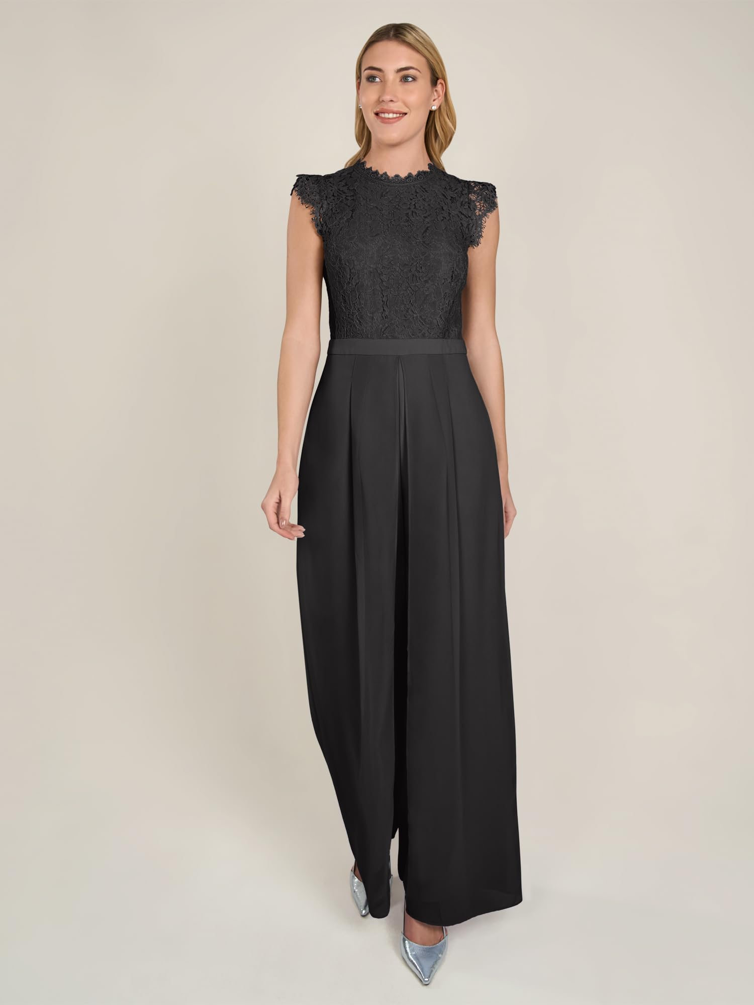 APART Overall mit Spitzenoberteil und aus hochwertigem Material,