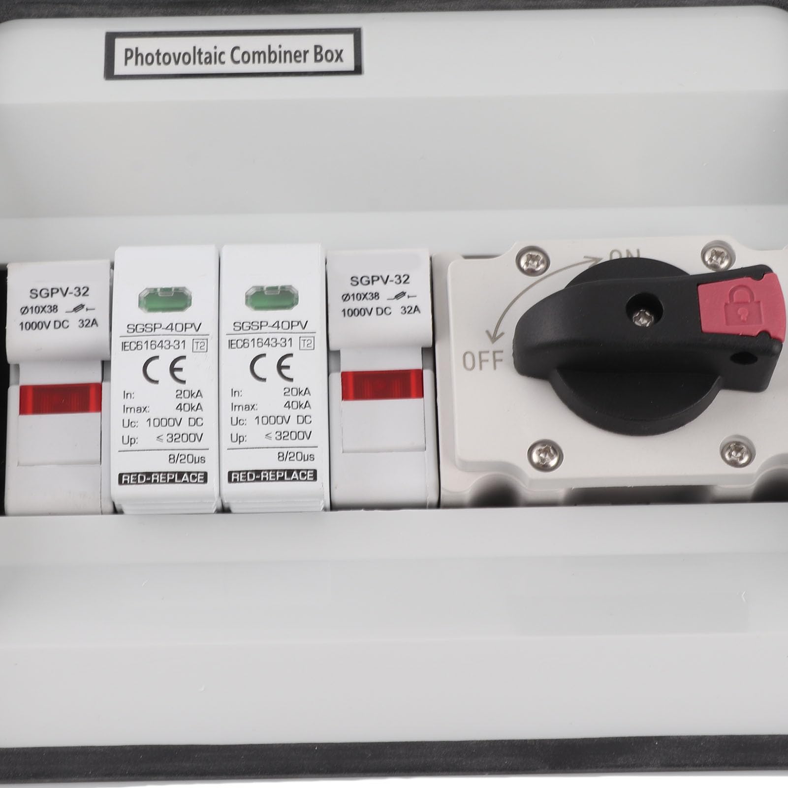 Solarna skrzynka przyłączeniowa PV 1000 V 32 A z ogranicznikiem 40KA, rozłącznikiem prądu stałego i obudową o stopniu ochrony IP65 do systemów paneli słonecznych poza