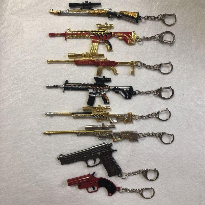 Amazon.co.jp: 荒野行動 PUBG キーホルダー 銃置き付きプレゼント 