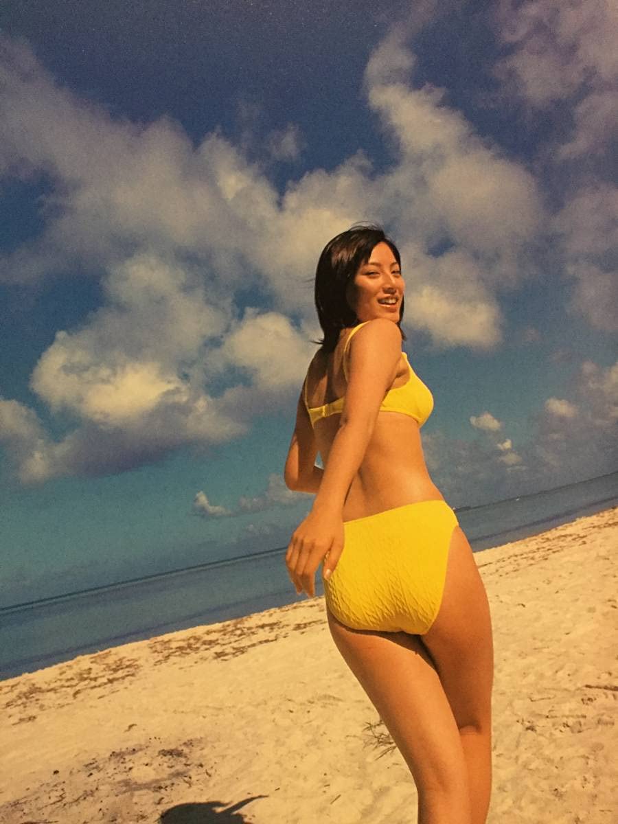 Amazon.co.jp: 古本 帯なし 写真集 あい 加藤あい 撮影:根本好伸 女優 