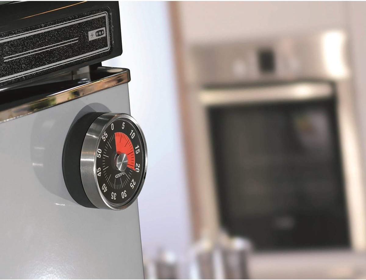 GEFU Optico Timer attached to a refrigerator